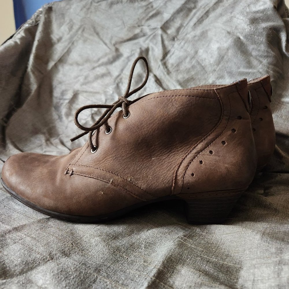 Rockport Cobb Hill lace up booties